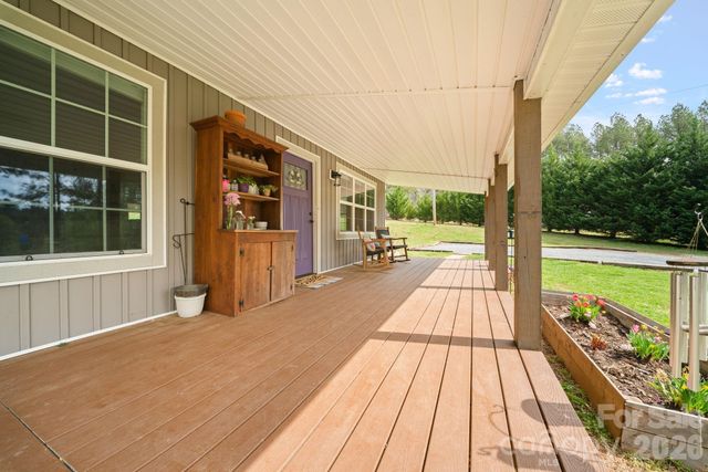 527 Floyd Blackwell Road, Tryon, NC 28782