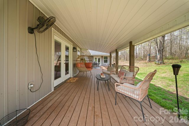 527 Floyd Blackwell Road, Tryon, NC 28782