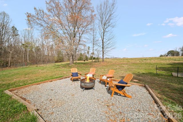 527 Floyd Blackwell Road, Tryon, NC 28782