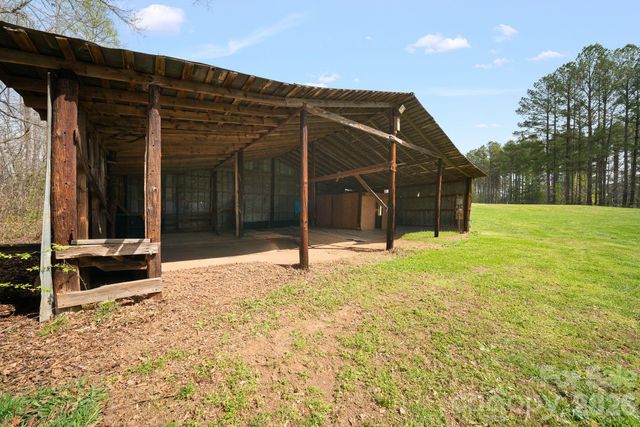 527 Floyd Blackwell Road, Tryon, NC 28782