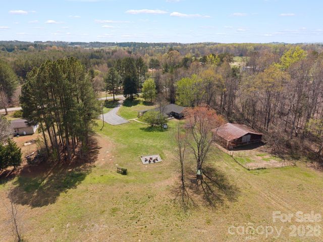 527 Floyd Blackwell Road, Tryon, NC 28782