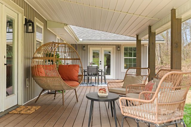 527 Floyd Blackwell Road, Tryon, NC 28782