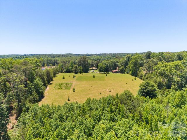 527 Floyd Blackwell Road, Tryon, NC 28782