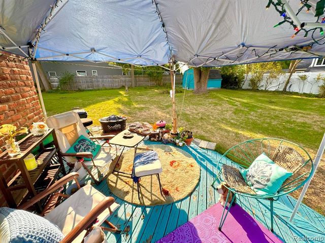 2082 Lakeshire Drive, West Bloomfield, MI 48323