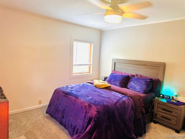 2082 Lakeshire Drive, West Bloomfield, MI 48323