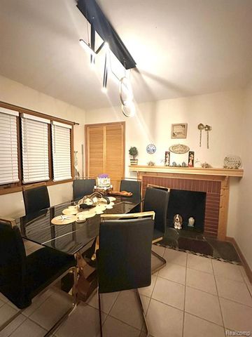 2082 Lakeshire Drive, West Bloomfield, MI 48323