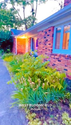 2082 Lakeshire Drive, West Bloomfield, MI 48323