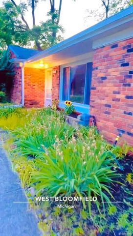 2082 Lakeshire Drive, West Bloomfield, MI 48323