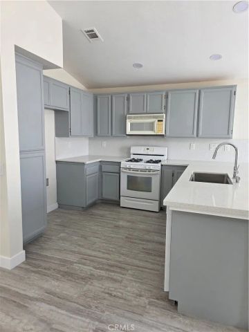 2874 W Calle Vista, Rialto, CA 92377