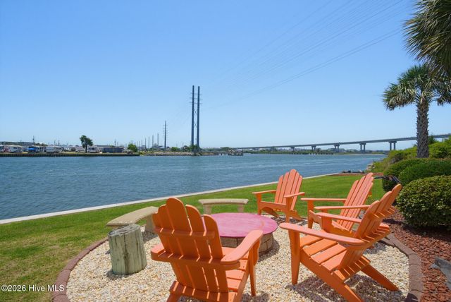 702 Roland Avenue, Surf City, NC 28445
