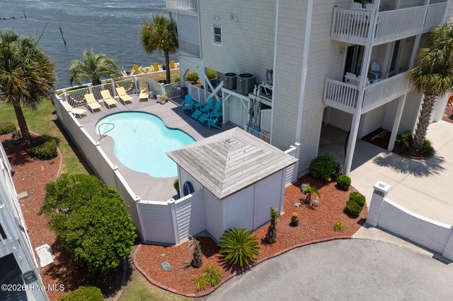 702 Roland Avenue, Surf City, NC 28445