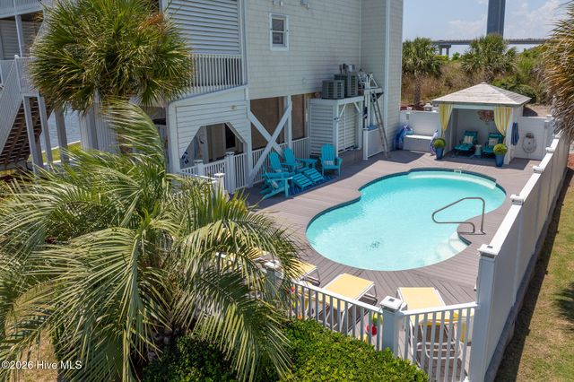 702 Roland Avenue, Surf City, NC 28445