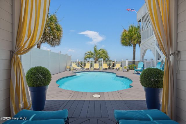 702 Roland Avenue, Surf City, NC 28445
