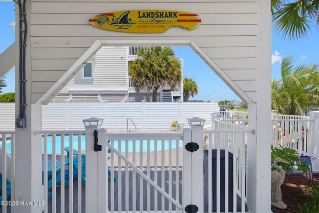 702 Roland Avenue, Surf City, NC 28445
