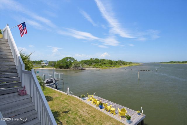 702 Roland Avenue, Surf City, NC 28445