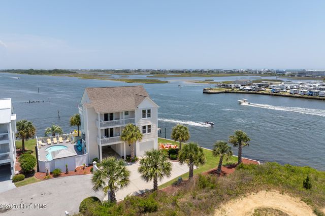 702 Roland Avenue, Surf City, NC 28445