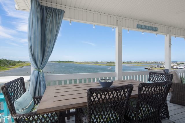 702 Roland Avenue, Surf City, NC 28445