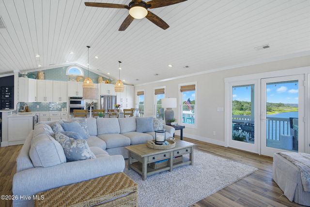 702 Roland Avenue, Surf City, NC 28445