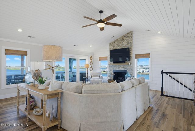 702 Roland Avenue, Surf City, NC 28445