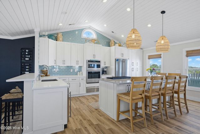 702 Roland Avenue, Surf City, NC 28445