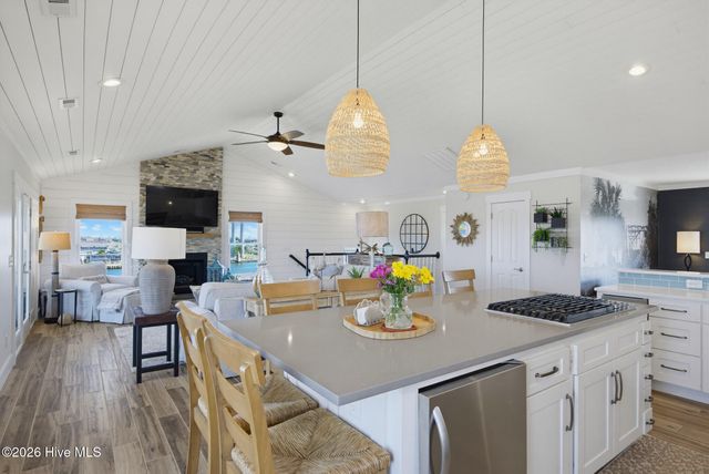 702 Roland Avenue, Surf City, NC 28445