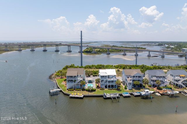 702 Roland Avenue, Surf City, NC 28445