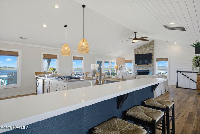 702 Roland Avenue, Surf City, NC 28445