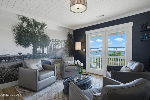 702 Roland Avenue, Surf City, NC 28445
