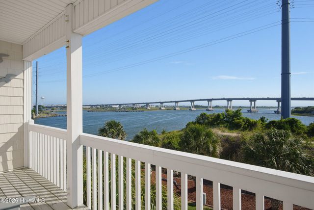 702 Roland Avenue, Surf City, NC 28445