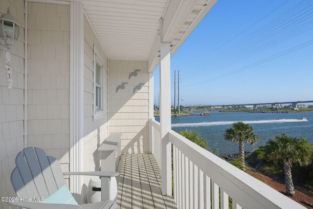 702 Roland Avenue, Surf City, NC 28445