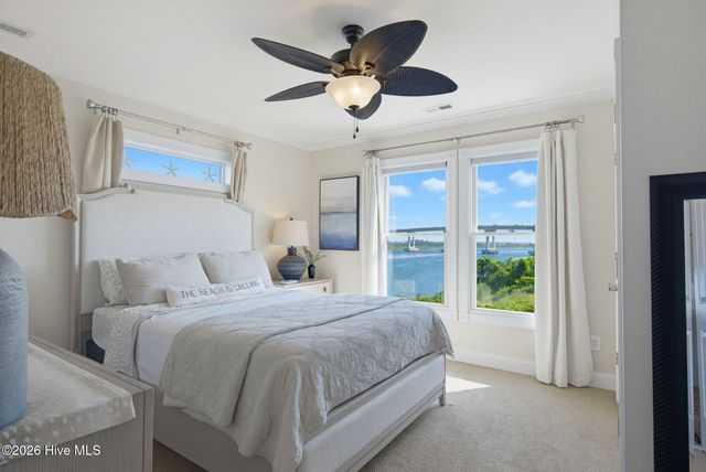 702 Roland Avenue, Surf City, NC 28445