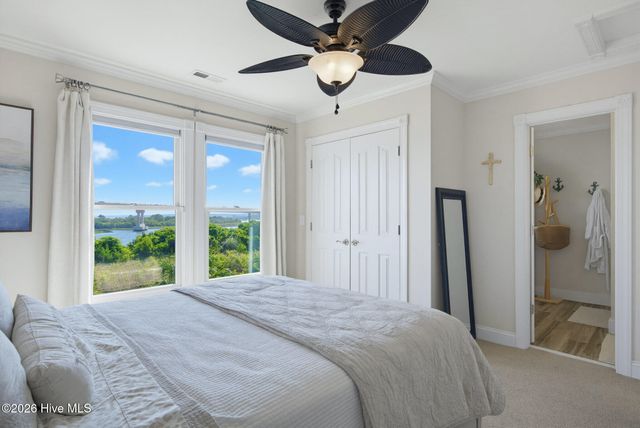 702 Roland Avenue, Surf City, NC 28445