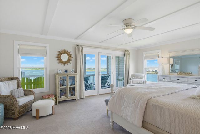 702 Roland Avenue, Surf City, NC 28445