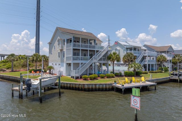 702 Roland Avenue, Surf City, NC 28445