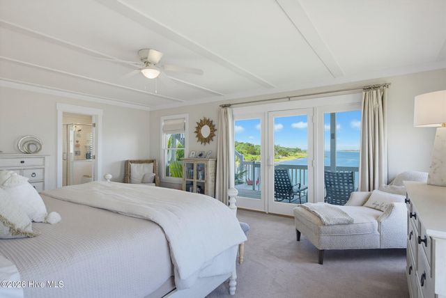 702 Roland Avenue, Surf City, NC 28445
