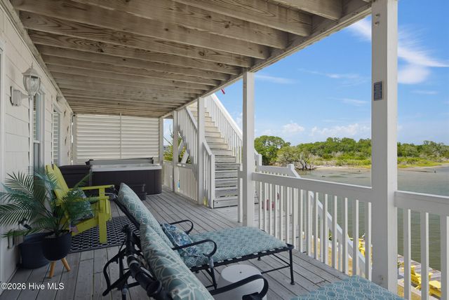 702 Roland Avenue, Surf City, NC 28445
