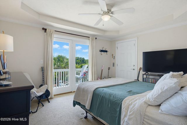 702 Roland Avenue, Surf City, NC 28445