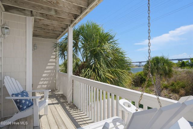 702 Roland Avenue, Surf City, NC 28445