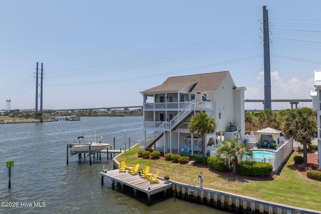 702 Roland Avenue, Surf City, NC 28445