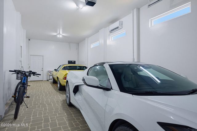 702 Roland Avenue, Surf City, NC 28445