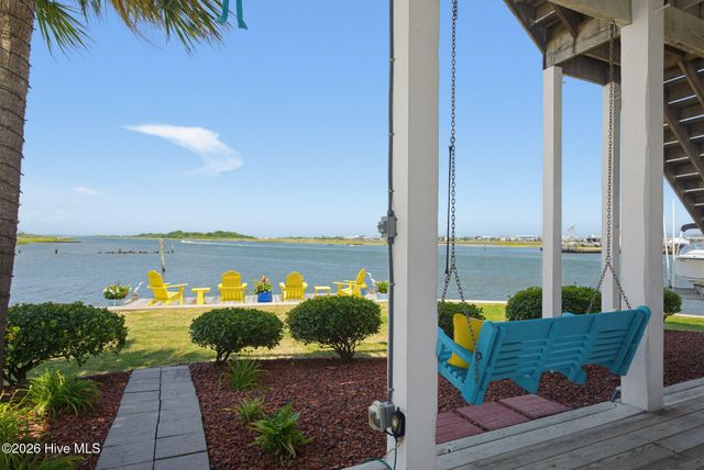 702 Roland Avenue, Surf City, NC 28445