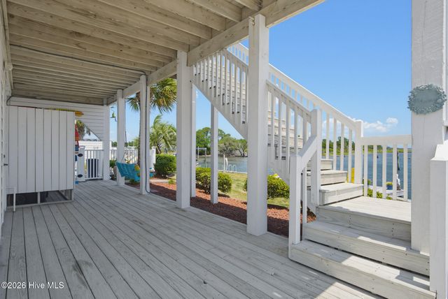 702 Roland Avenue, Surf City, NC 28445