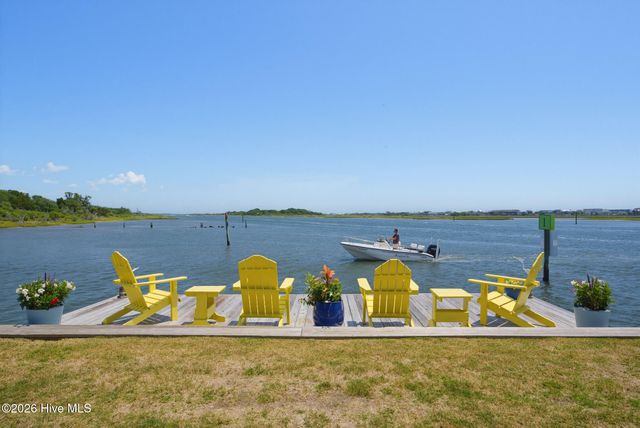 702 Roland Avenue, Surf City, NC 28445