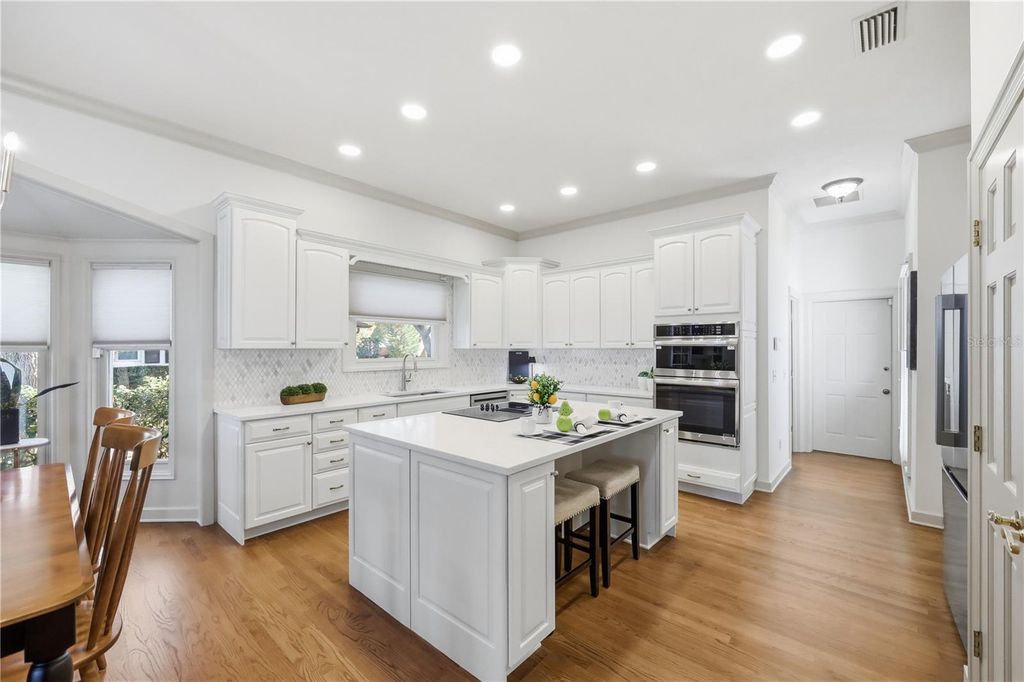 Image 16 of property listing at 8513 BAY HILL BOULEVARD, Orlando, FL 32819