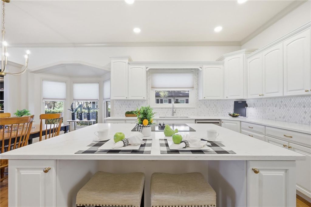 Image 19 of property listing at 8513 BAY HILL BOULEVARD, Orlando, FL 32819