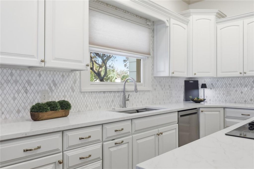 Image 20 of property listing at 8513 BAY HILL BOULEVARD, Orlando, FL 32819