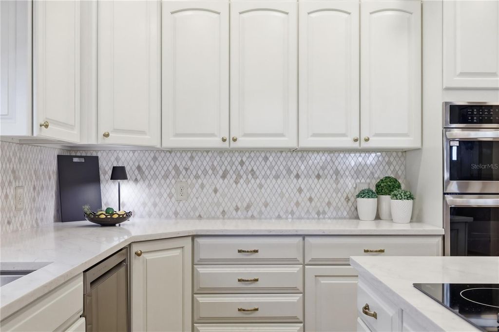 Image 22 of property listing at 8513 BAY HILL BOULEVARD, Orlando, FL 32819