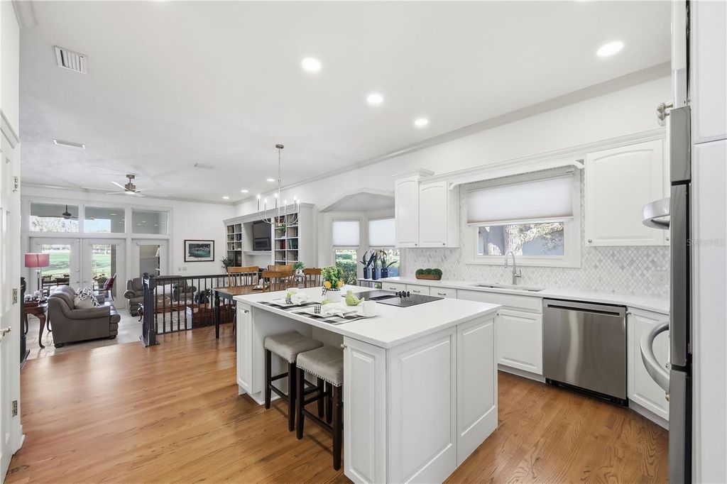 Image 23 of property listing at 8513 BAY HILL BOULEVARD, Orlando, FL 32819