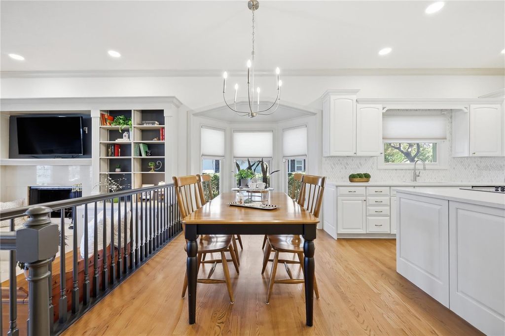 Image 25 of property listing at 8513 BAY HILL BOULEVARD, Orlando, FL 32819