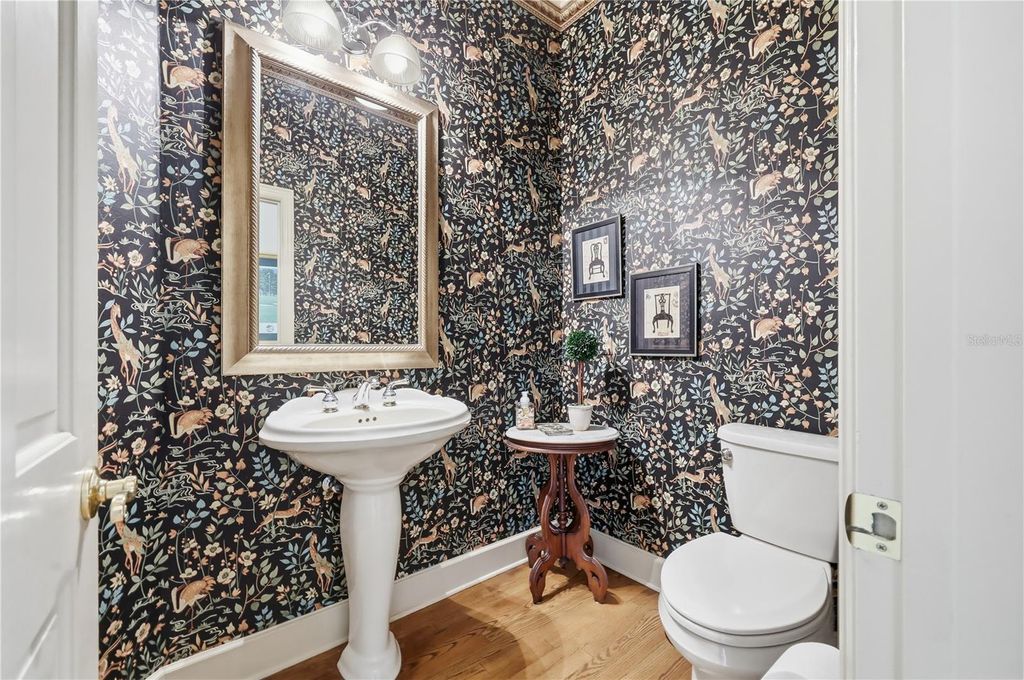 Image 53 of property listing at 8513 BAY HILL BOULEVARD, Orlando, FL 32819